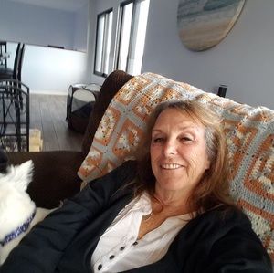 Meet your Posher, Debi